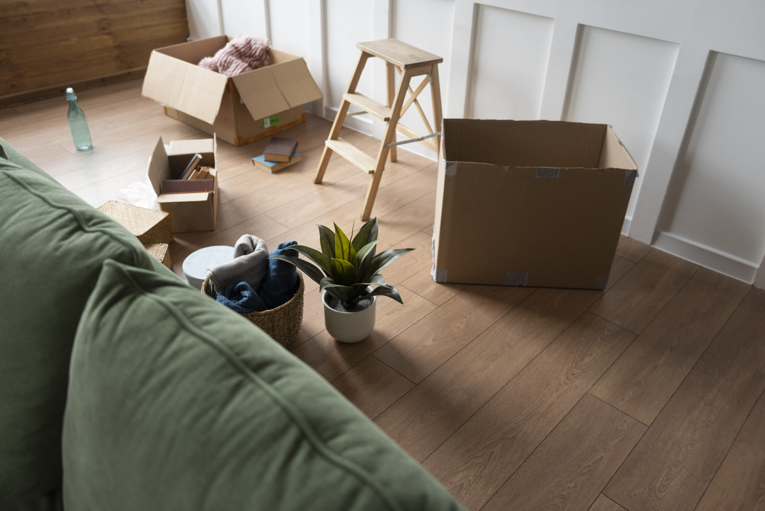 young-couple-moving-into-new-home (1)